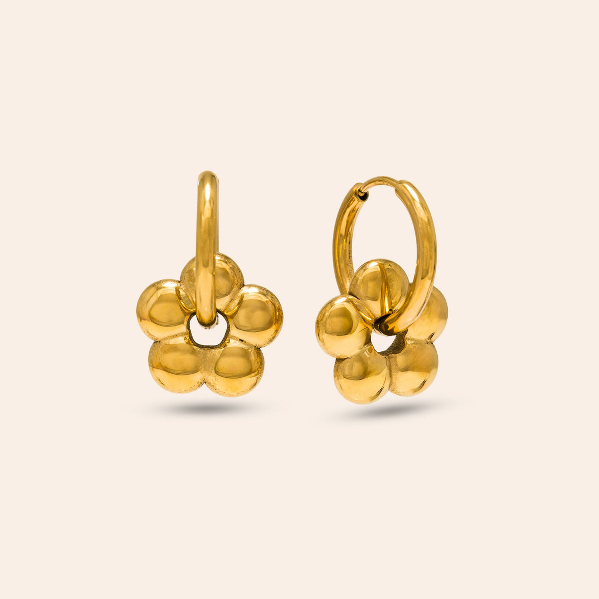 Lovers Tempo| Earrings Daisy Charm Hoop Gold