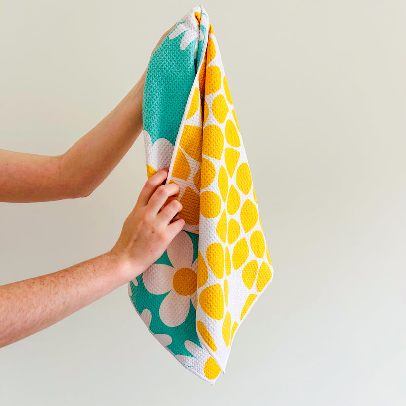 Buzzee | Blue Daisy Double-Sided Tea Towel