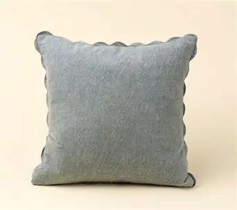 Scalloped Edge Pillow - Fog 20 x 20"